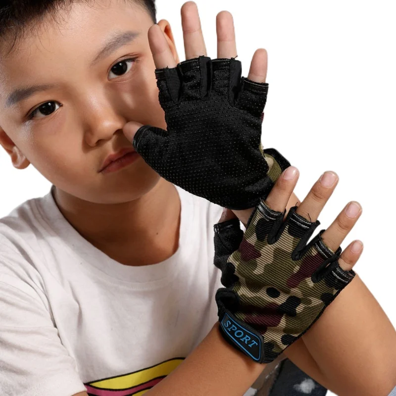 1 Pair Camo Sports Gloves for Children Kids Half Finger Riding Cycling Running Gloves for Boys Girls Outdoor Sports Gloves - Image 3